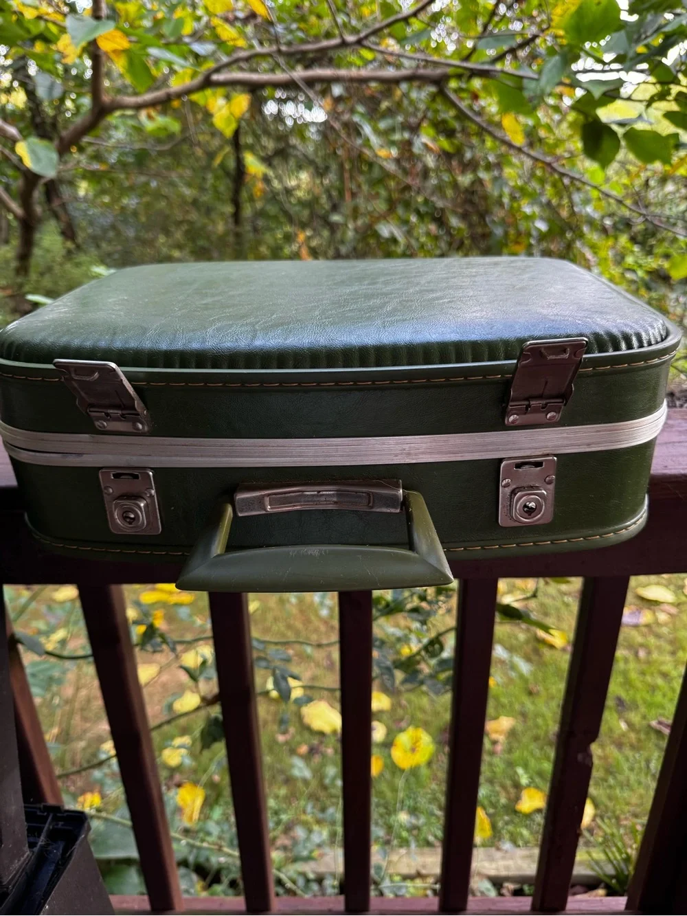 Vintage 1960s/1970’s Green Hard Vinyl Suitcase